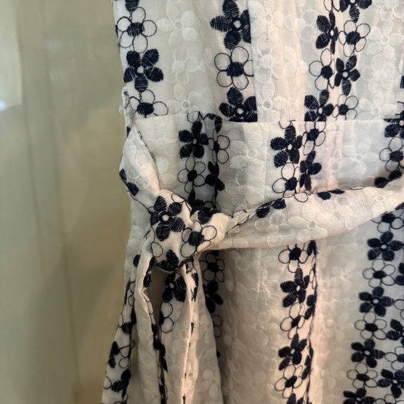 POPPY WRAP FRONT RUFFLE SHOULDER DRESS NAVY/WHITE - Picture 5 of 7